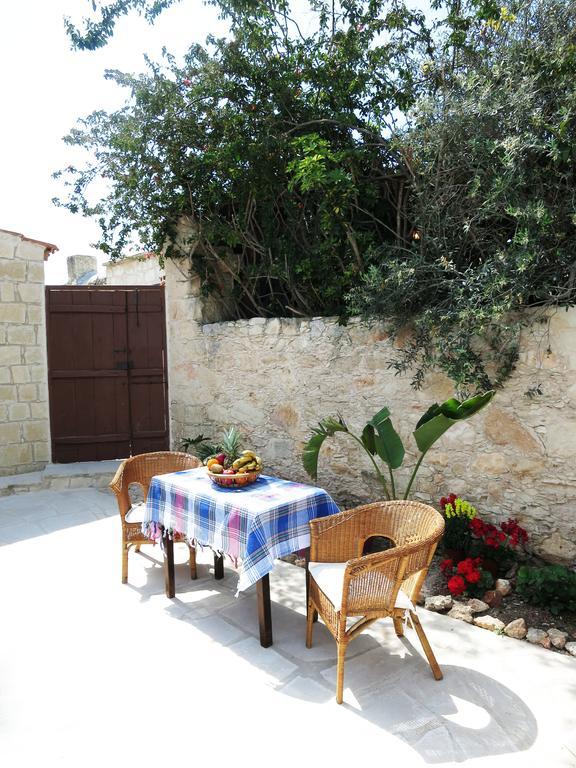 Simona Stone House Vila Polis Quarto foto