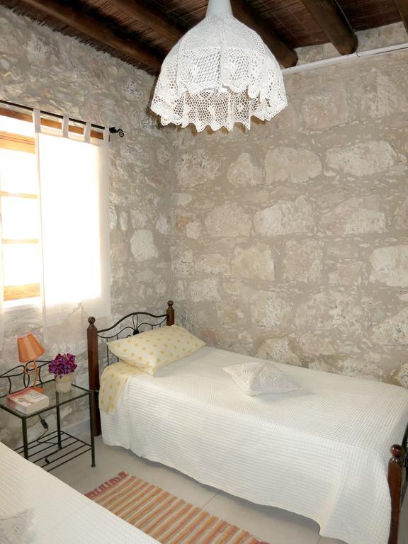 Simona Stone House Vila Polis Quarto foto