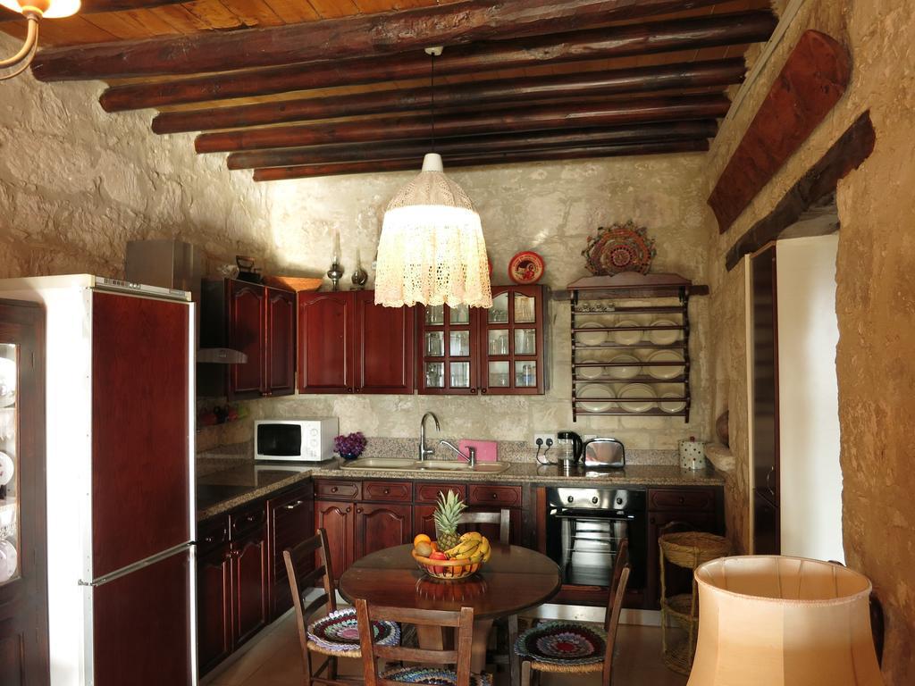 Simona Stone House Vila Polis Quarto foto